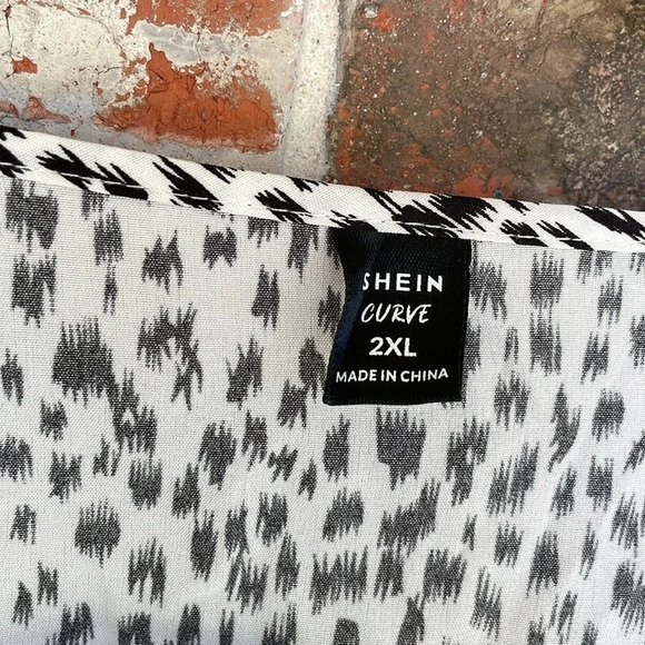 Shein Curve Clasi Black White Print Flutter Sleeve Tie Front Peplum Blouse - Picture 3 of 9